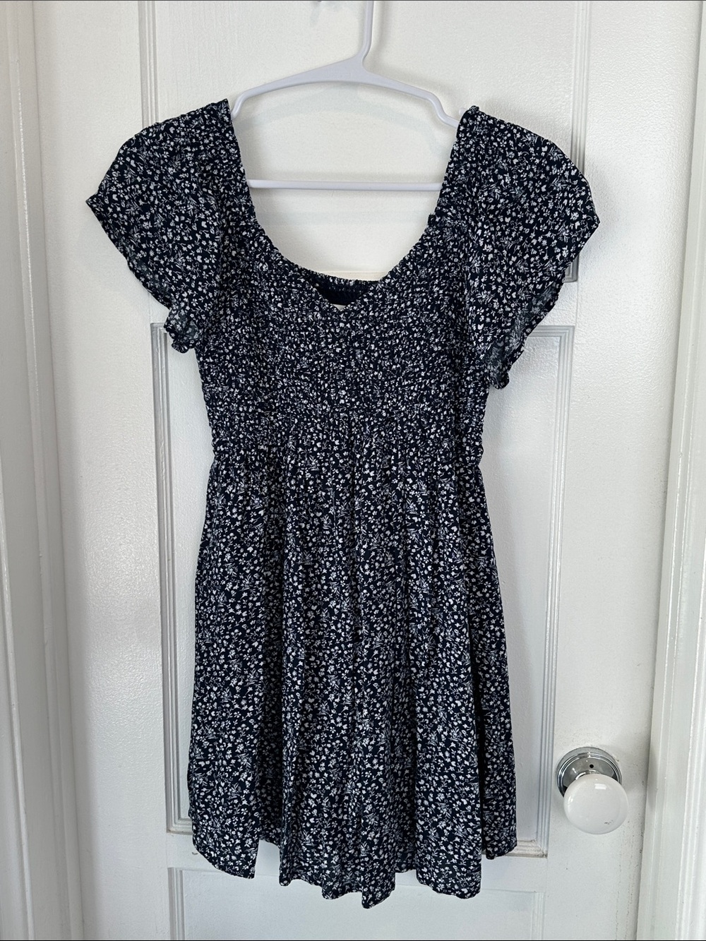 Hollister Navy Mini Dress with White Floral Print, built in shorts & Pockets XXS